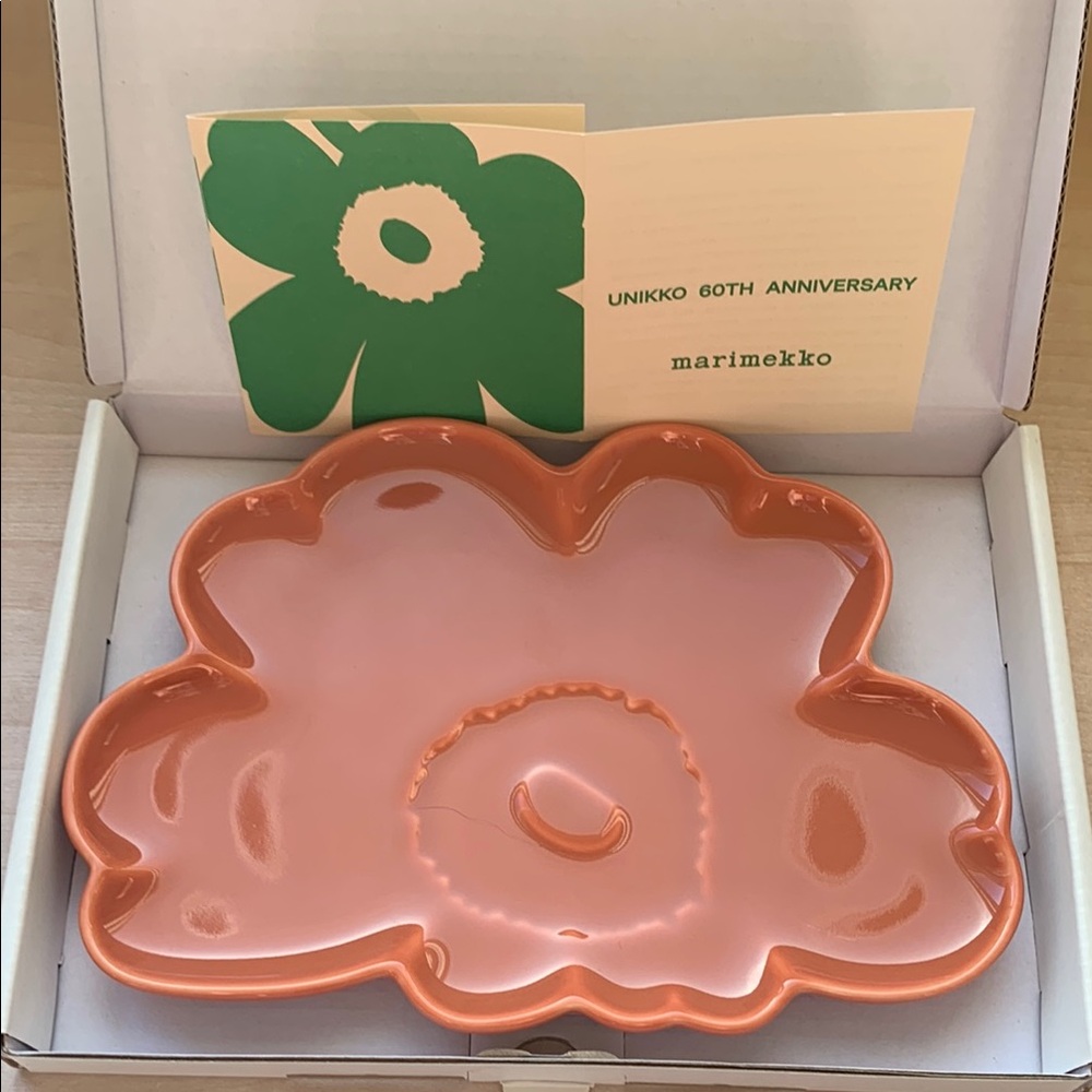 🪷 NIB Marimekko Unikko 60th Anniversary flower plate 🌺